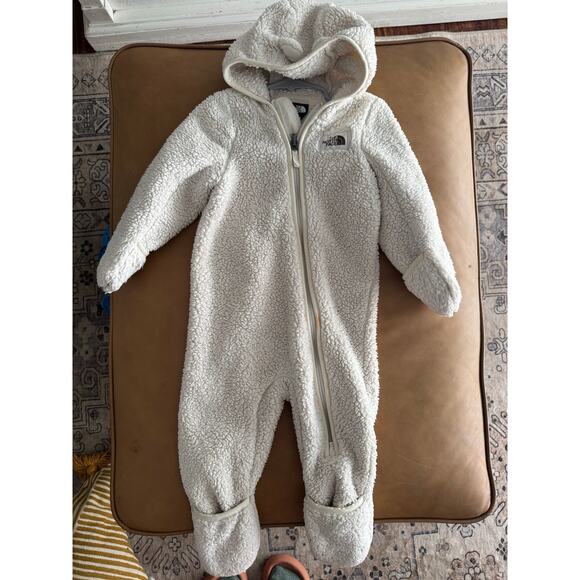 The North Face cream teddy bear bunting / fold over hands & feet /12-18 months - Picture 1 of 7